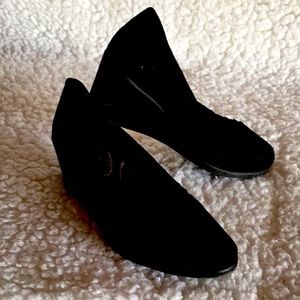 Ladies slip on shoes